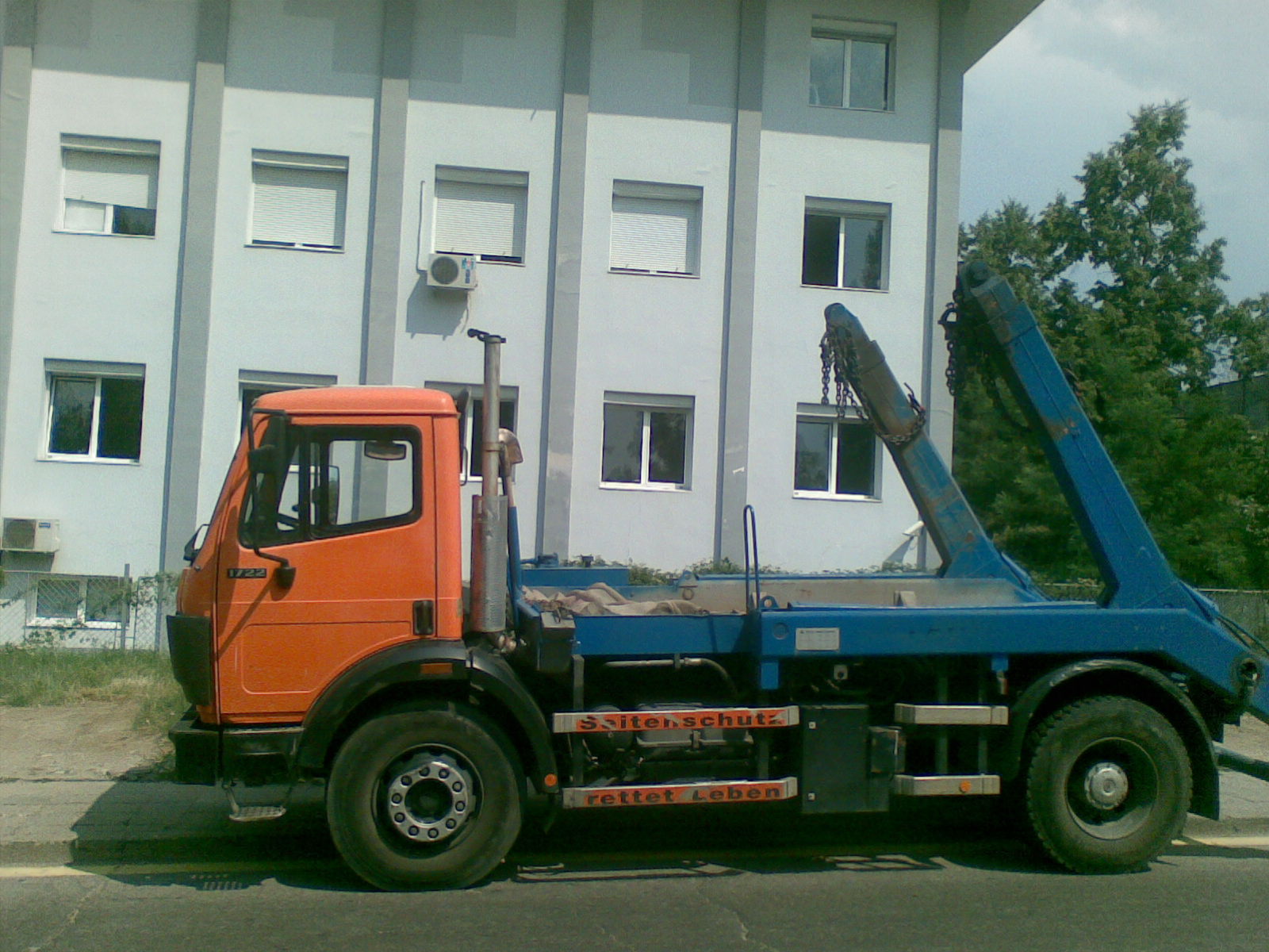 Извозване на отпадъци Waste disposal image